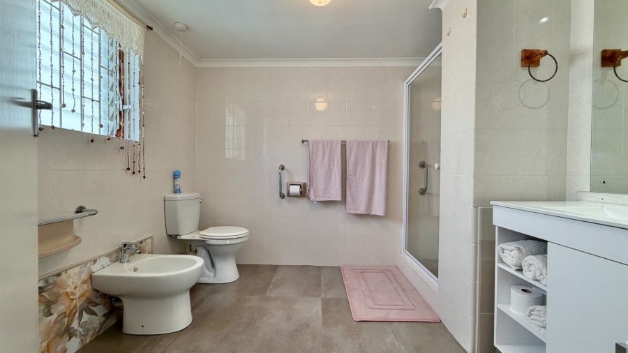 3 Bedroom Property for Sale in Paradyskloof Western Cape